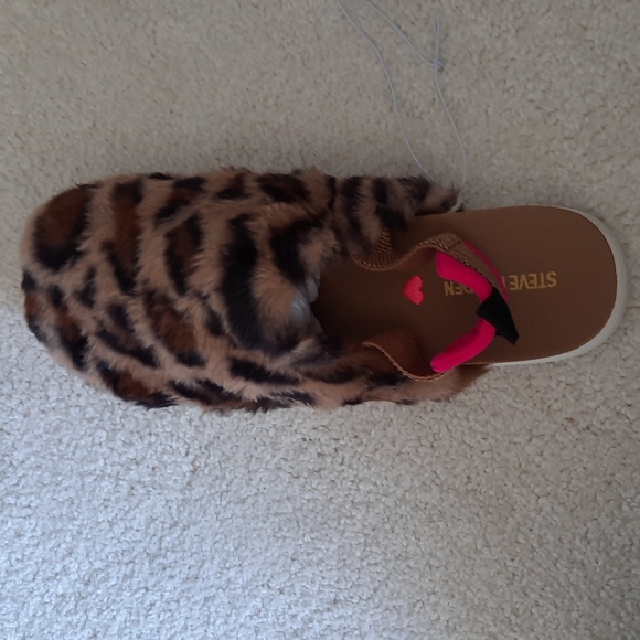 10. Steve Madden leopard print faux fur slingback shoes - Picture 14 of 14